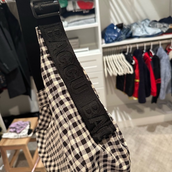 Baggu gingham medium crescent - Picture 2 of 5